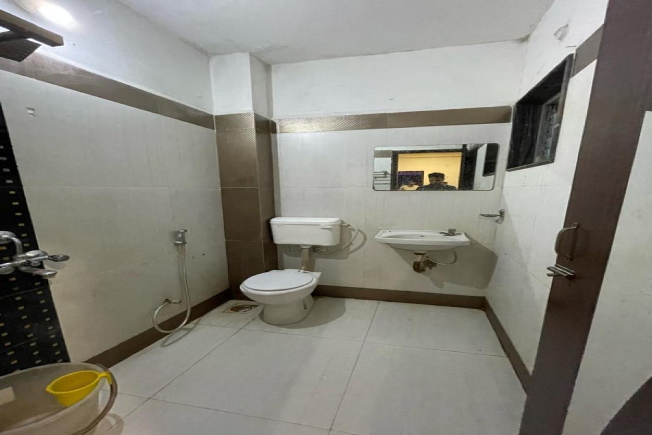 Collection O 84499 Hotel Nakshatra Inn อินดอร์ ภายนอก รูปภาพ